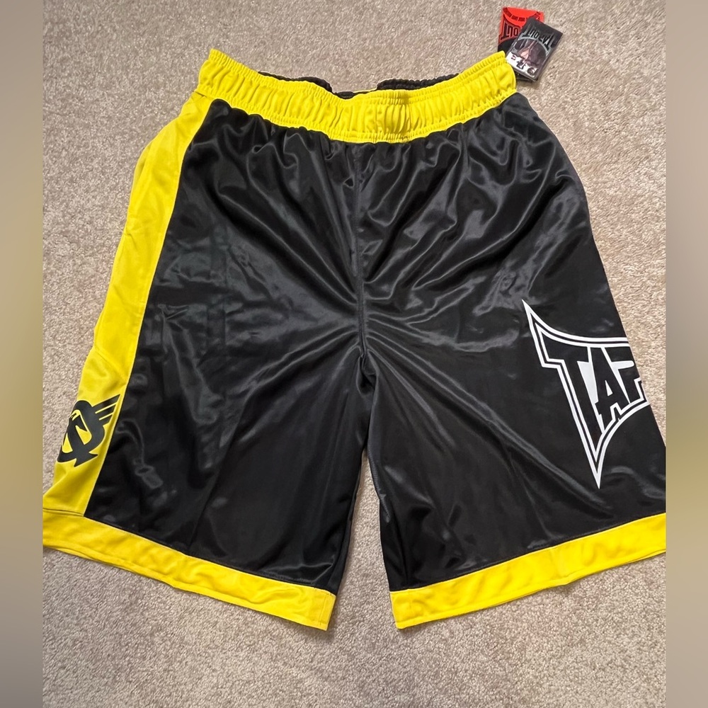 NWT Vintage TapOut shorts Lg